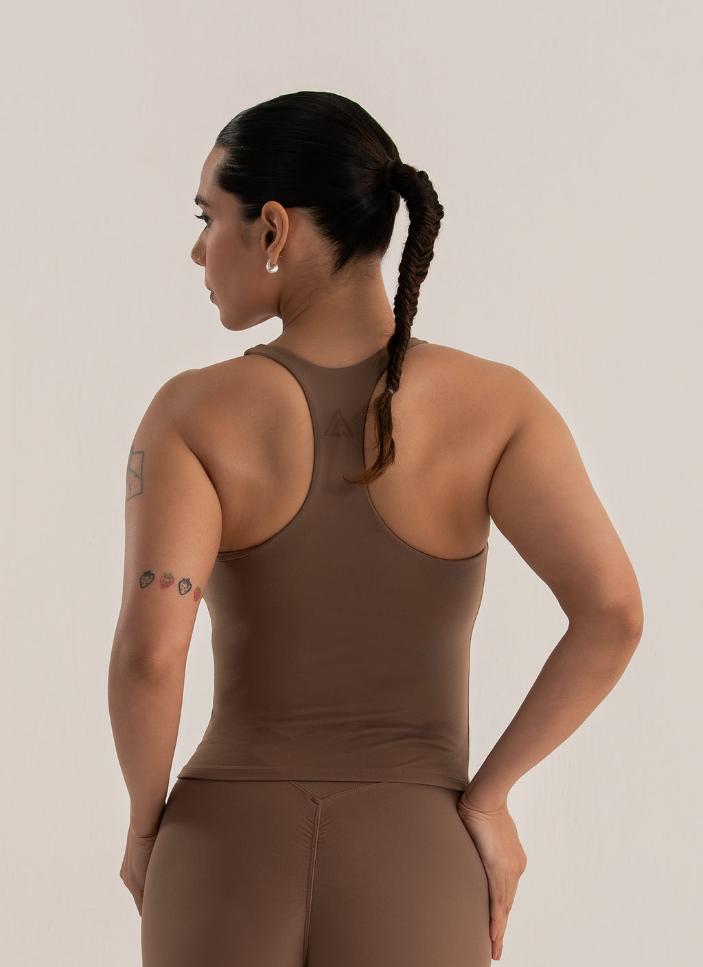 Sculpt iQ™ Racerback Brami – Desert Taupe