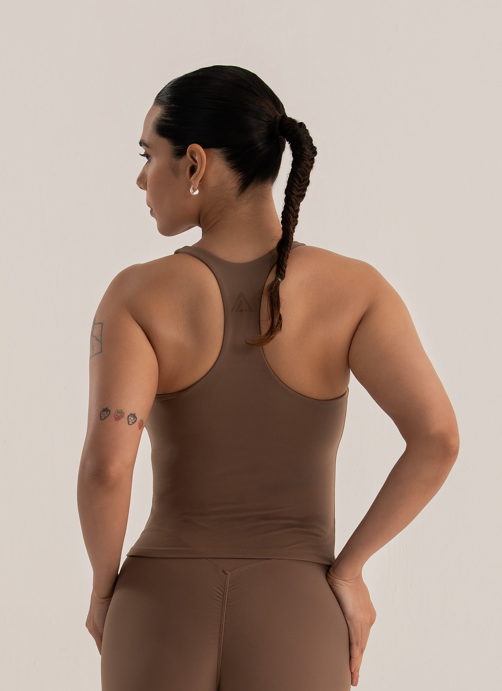 Sculpt iQ™ Racerback Brami – Desert Taupe
