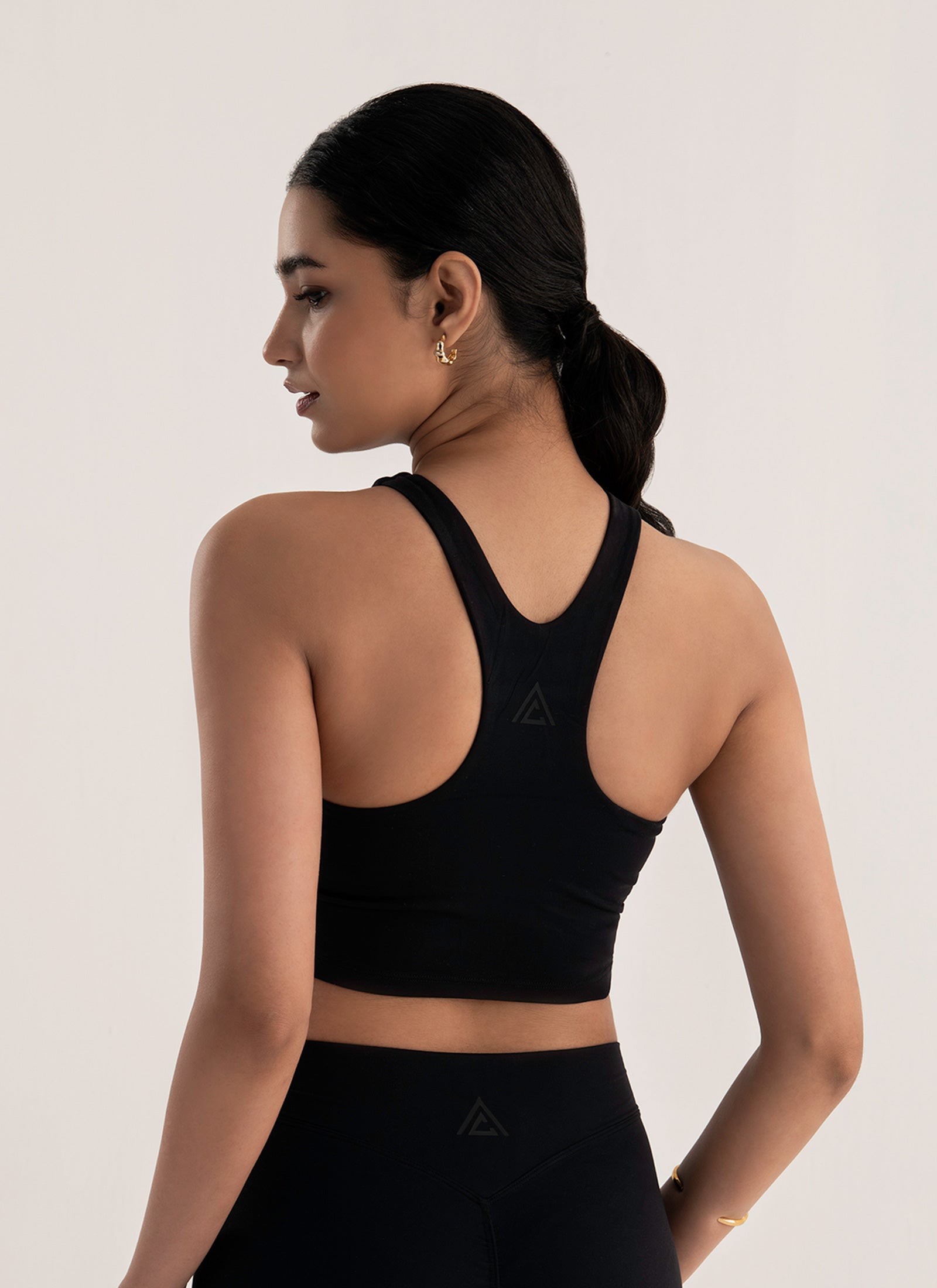 Sculpt iQ™ Racerback Crop Top – Eclipse Black