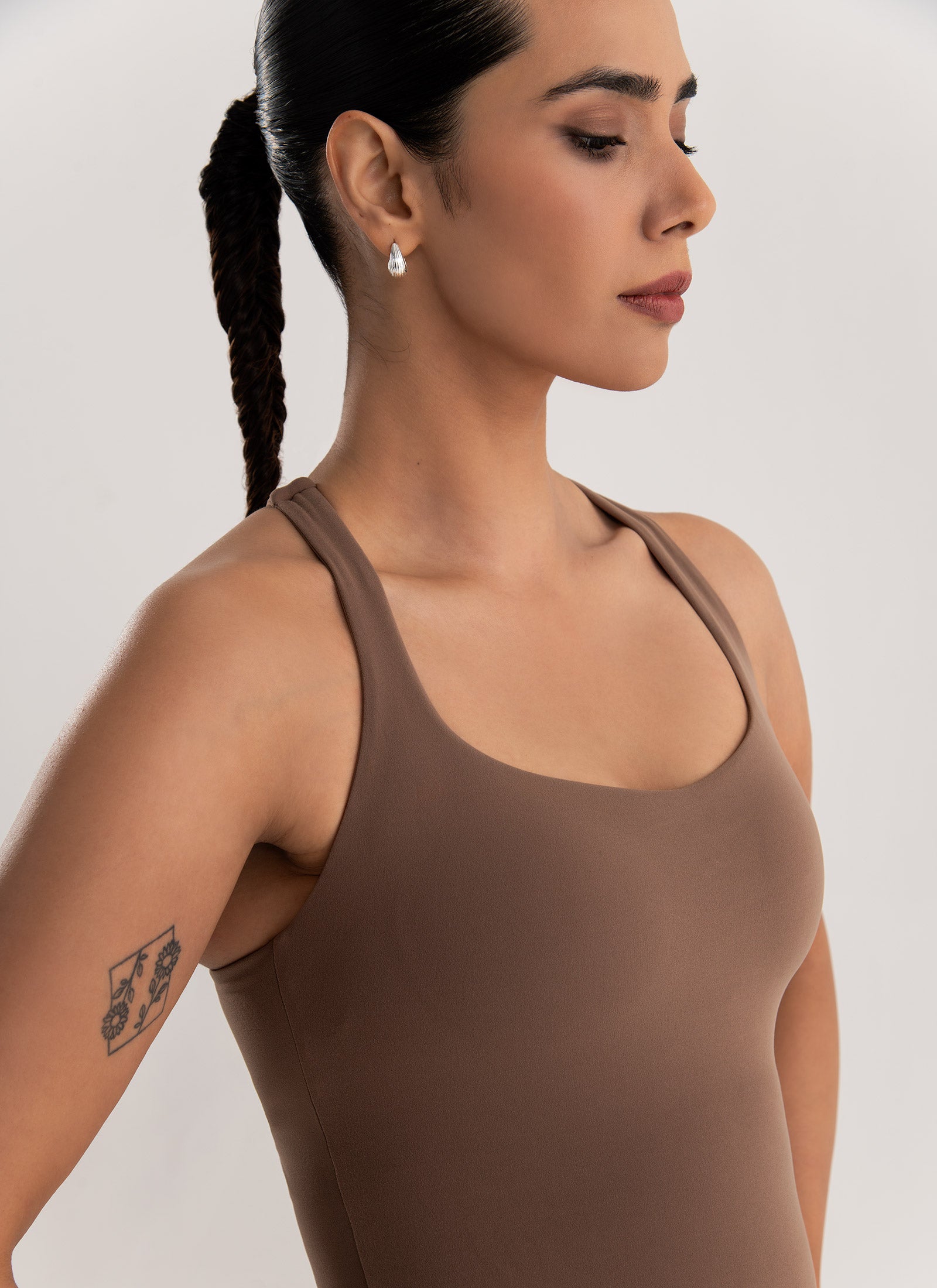Sculpt iQ™ Racerback Brami – Desert Taupe